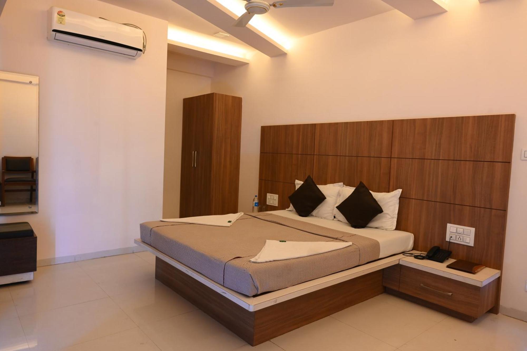 Hotel Ramkrishna Inn Kolhapur Esterno foto